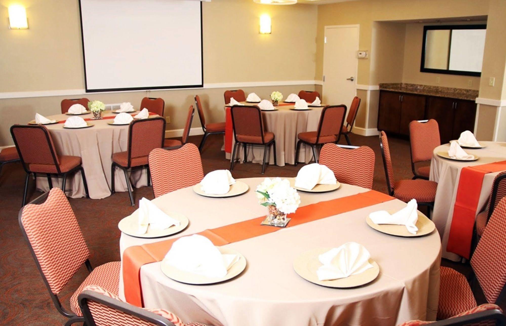 Holiday Inn Express Tifton By Ihg Buitenkant foto